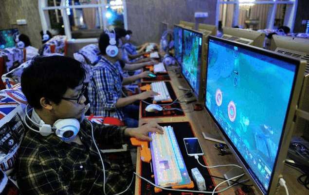 网吧电脑为什么那么流畅延迟还低,网吧里的电脑配置不高但很流畅