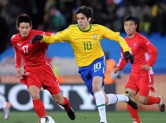 里皮带国足战胜韩国发布会,里皮带队国足比赛高燃