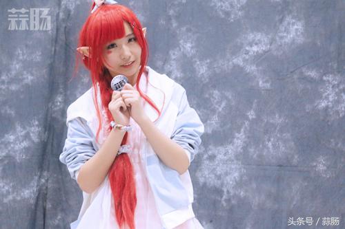 漫展coser小姐姐对粉丝的暖心瞬间,漫展cos摆动作甜妹