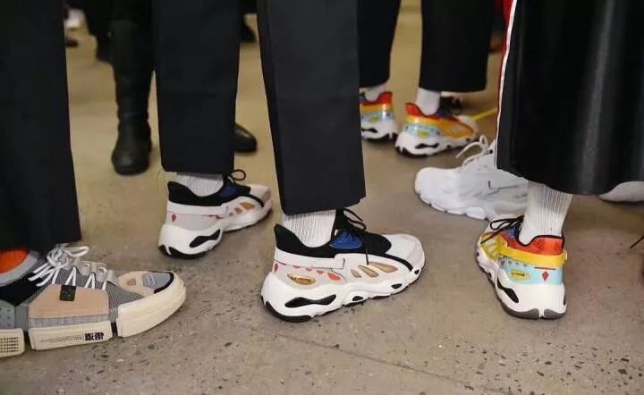 巴黎世家老爹鞋一代二代三代区别,巴黎世家第七代老爹鞋runner做旧