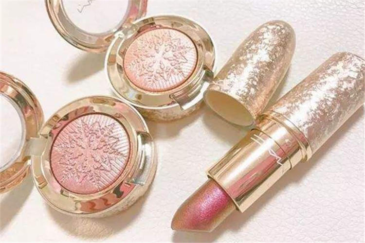 火红火红的口红,红红火火一整年的口红