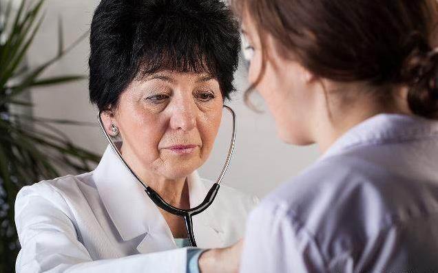 断奶时妈妈奶涨怎么办,断奶时妈妈很疼怎么办