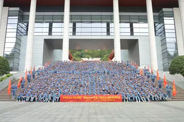 我在西乡中学，等一个人！