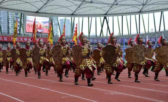 我在西乡中学，等一个人！