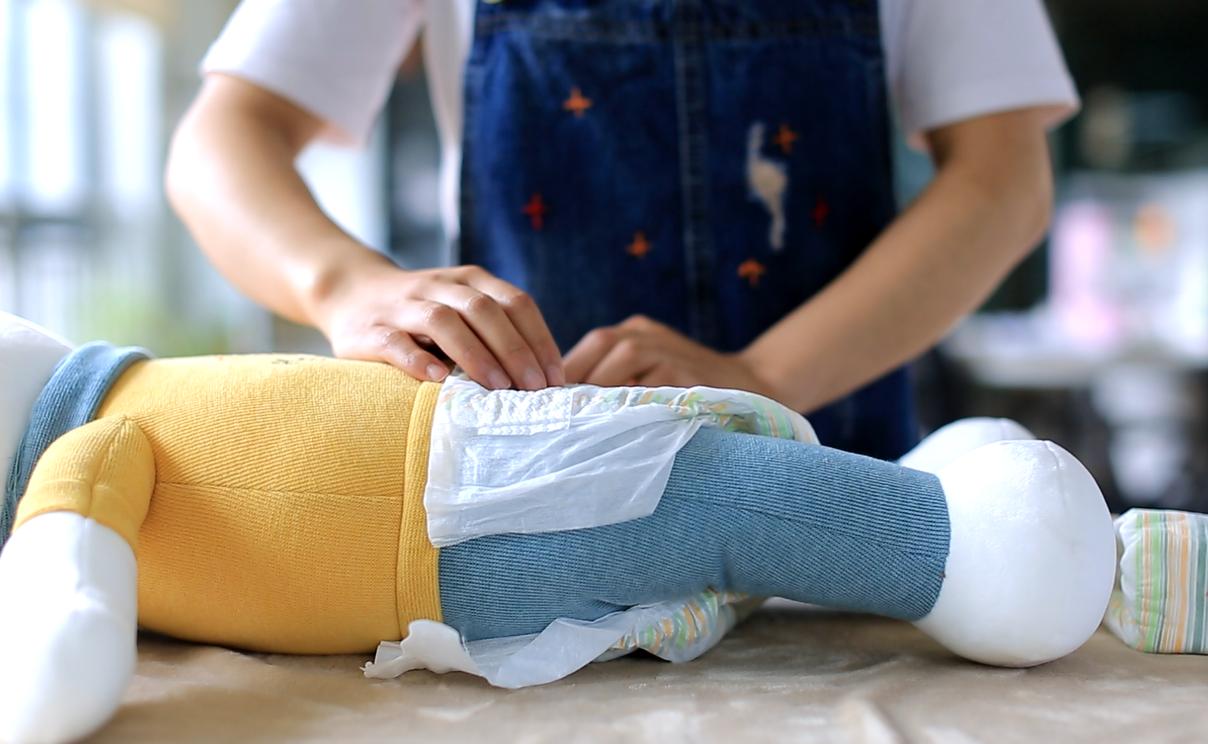 纸尿片纸尿裤,纸尿裤尿片拉拉裤初生婴儿怎么选