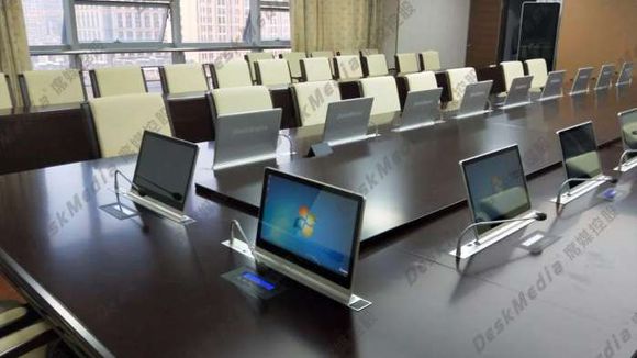 句容市某政府安装席媒16.5寸超薄多点触摸液晶升降屏一体机