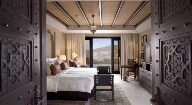 「阿布扎比」与世隔绝,充满神秘色彩の沙漠皇宫酒店