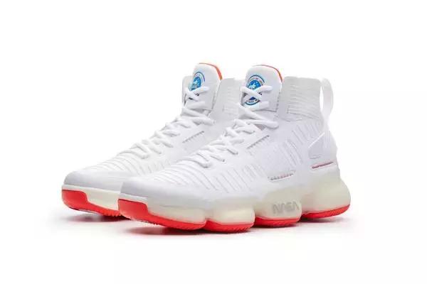 这还是老村炮安踏吗?全新太空鞋潮炸了,半个欧美朋友圈都在跪舔