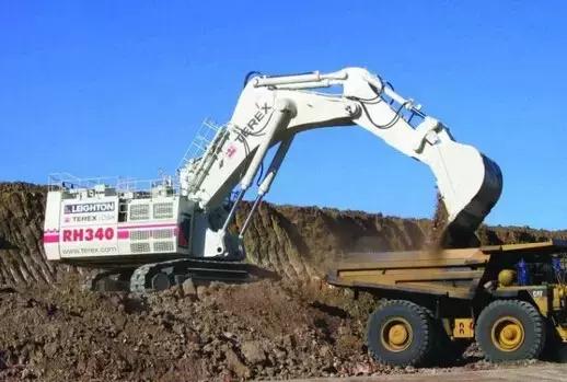 目前世界上最大的小型挖掘机,世界上最小900斤挖掘机