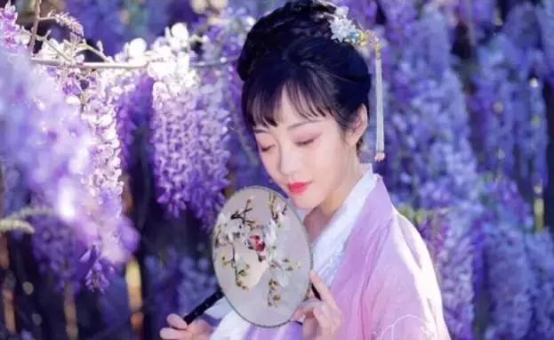 中国姑娘汉服惊呆外国人视频,中国姑娘在国外街头穿汉服惊艳了