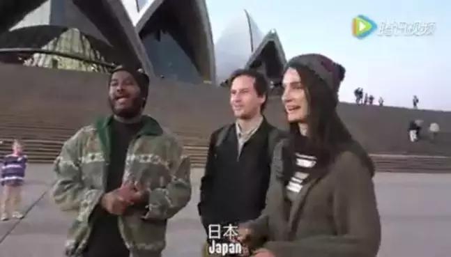 中国姑娘汉服惊呆外国人视频,中国姑娘在国外街头穿汉服惊艳了