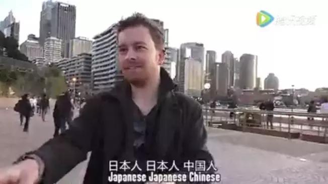 华丽汉服在外国街头惊艳外国人,中国汉服小姐姐美到哭了