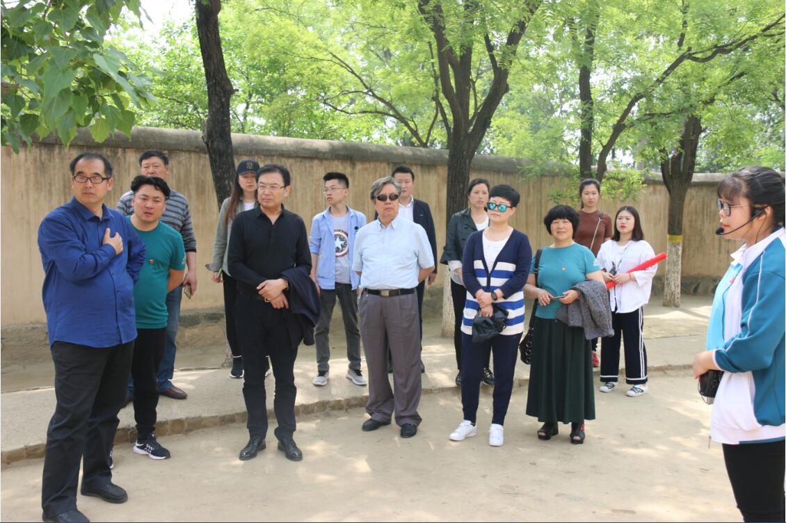 北京演艺专修学院*党**总支组织*党**员干部到西柏坡参观学习