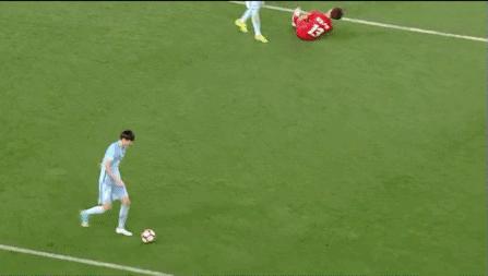 国外业余球员的实力,国外职业足球运动员无对抗射门