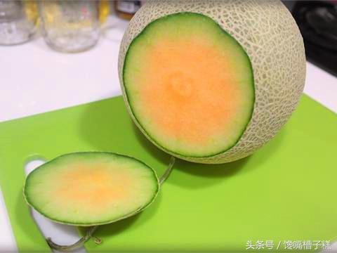 自制哈密瓜冰淇淋,哈密瓜牛奶冰淇淋做法