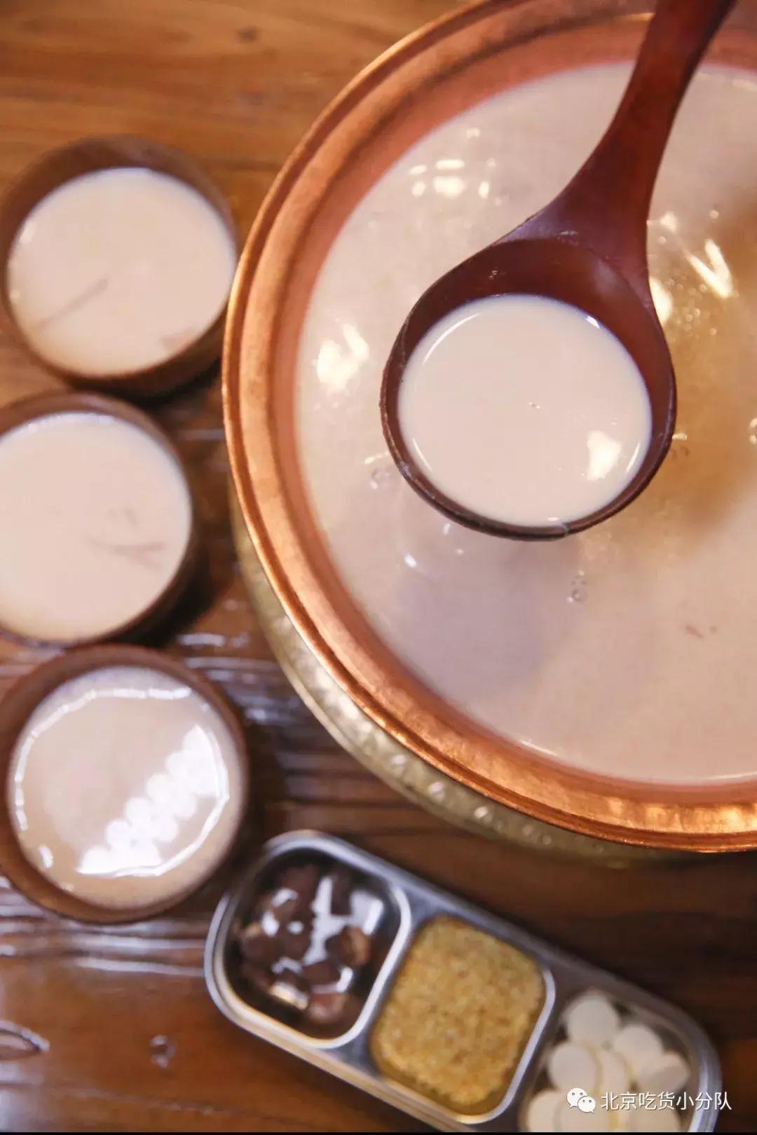 小奶桶烤肉，坐帐篷里吃