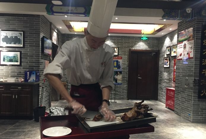 长春烤鸭哪家最好吃,长春好吃的脆皮烤鸭