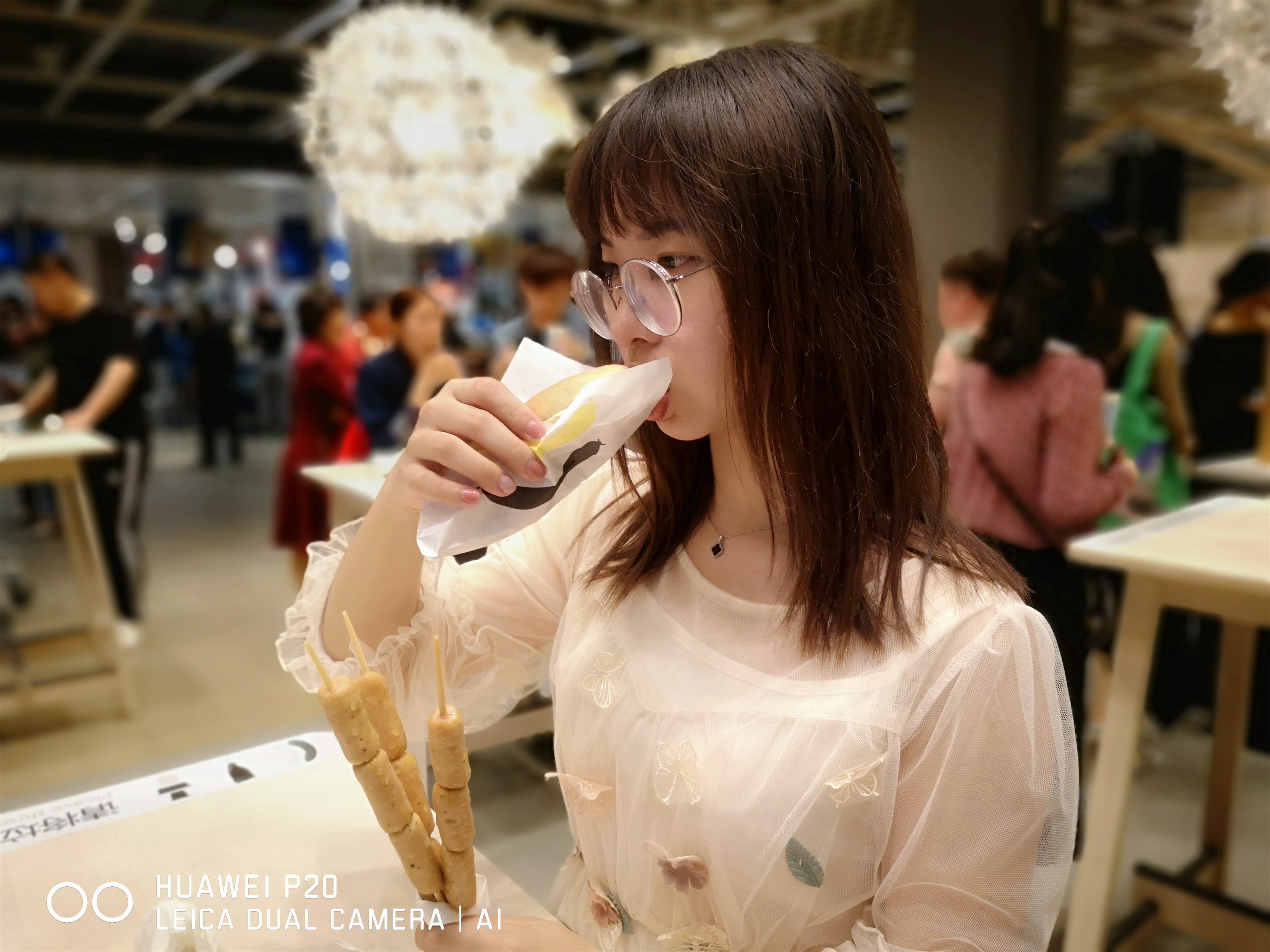 华为p20香槟金和宝石蓝哪个好看,极光色或成潮流华为p20开箱图赏