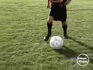 如何教零基础小孩子踢球,小孩练足球基本功多久踢球