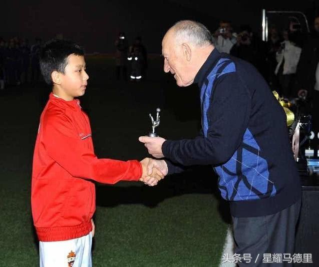 中国人加入ac米兰,ac米兰最新加盟消息