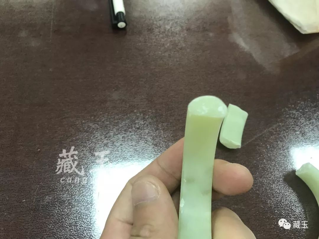 玉镯为什么容易断裂,圆条玉镯容易断