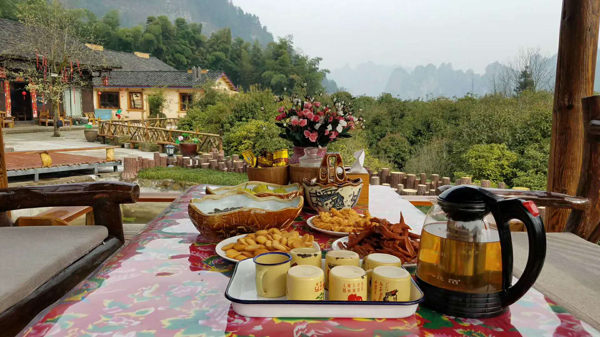 情侣出游张家界,张家界镜立方山居彩虹屋