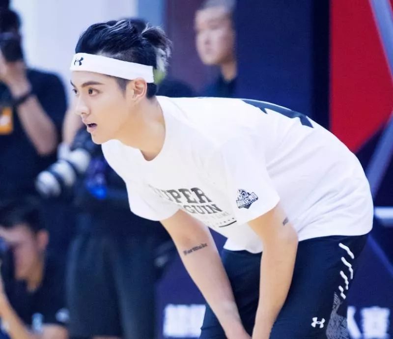 余文乐教你穿搭技巧,余文乐的穿搭风格搭配表