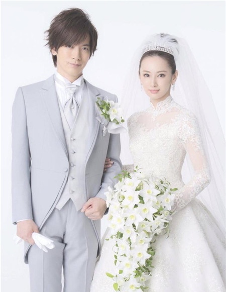 日本的女明星嫁给中国人,结过三次婚的日本女艺人