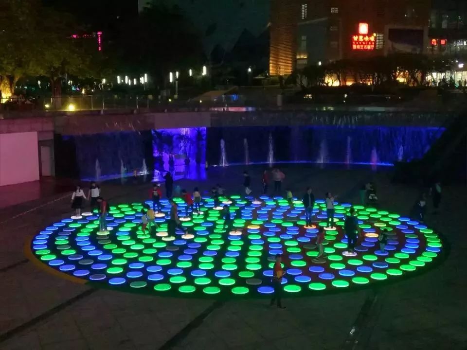 美！梦幻时光隧道惊现广州，穿越星际不是梦，重点还免费！