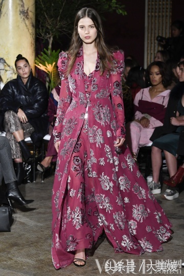 juicycouture天鹅绒运动套装搭配,juicycouture套装穿搭