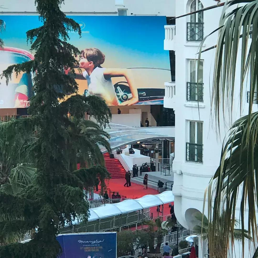 王丽坤和李晨的吻戏,戛纳红毯王丽坤