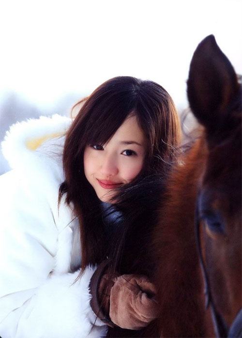 日本的女明星嫁给中国人,结过三次婚的日本女艺人