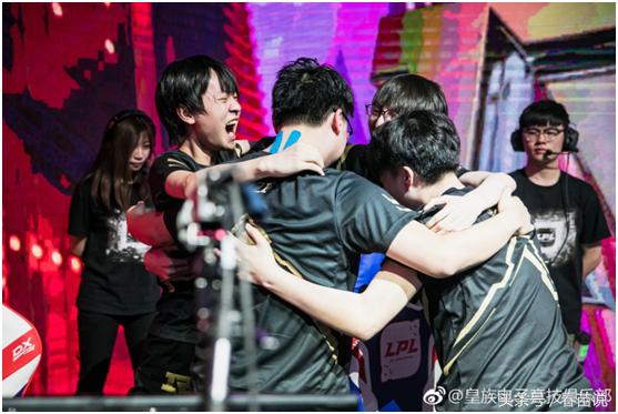 uzi重回虎牙直播送礼物神超,uzi直播史上最尴尬事件诞生