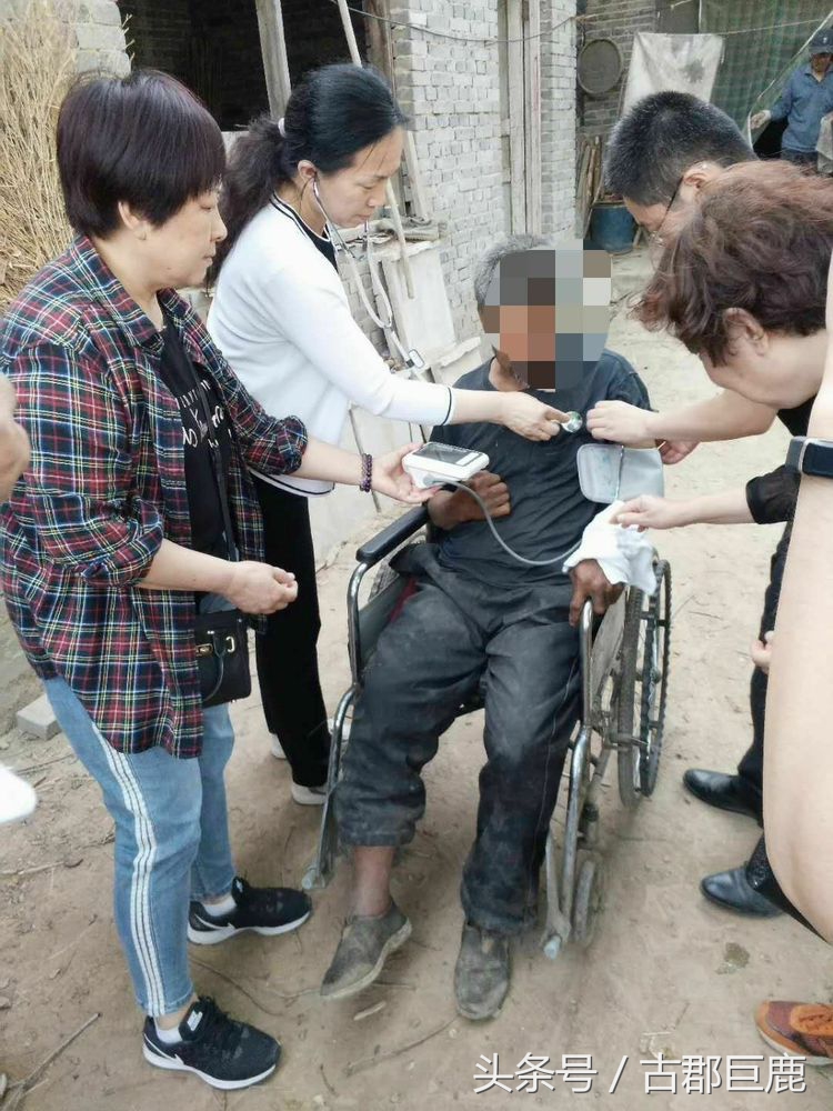 巨鹿县医院妇产儿*党**支部到孙河镇村开展先心病筛查、宣教活动