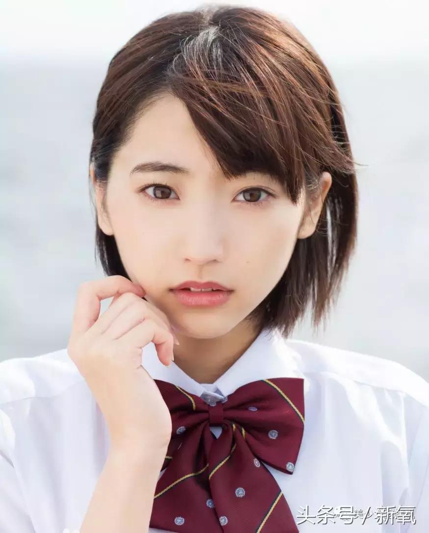她是日本最美短发美少女，泳衣写真集永远卖到缺货