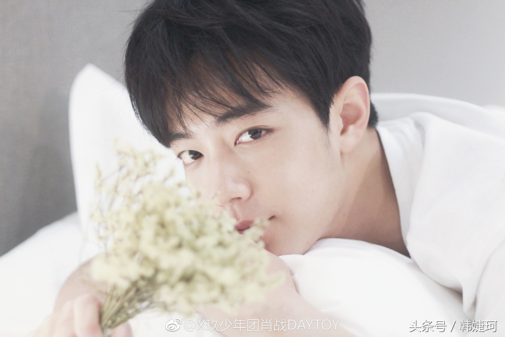 肖战是瑞凤眼还是桃花眼,肖战眼镜桃花眼