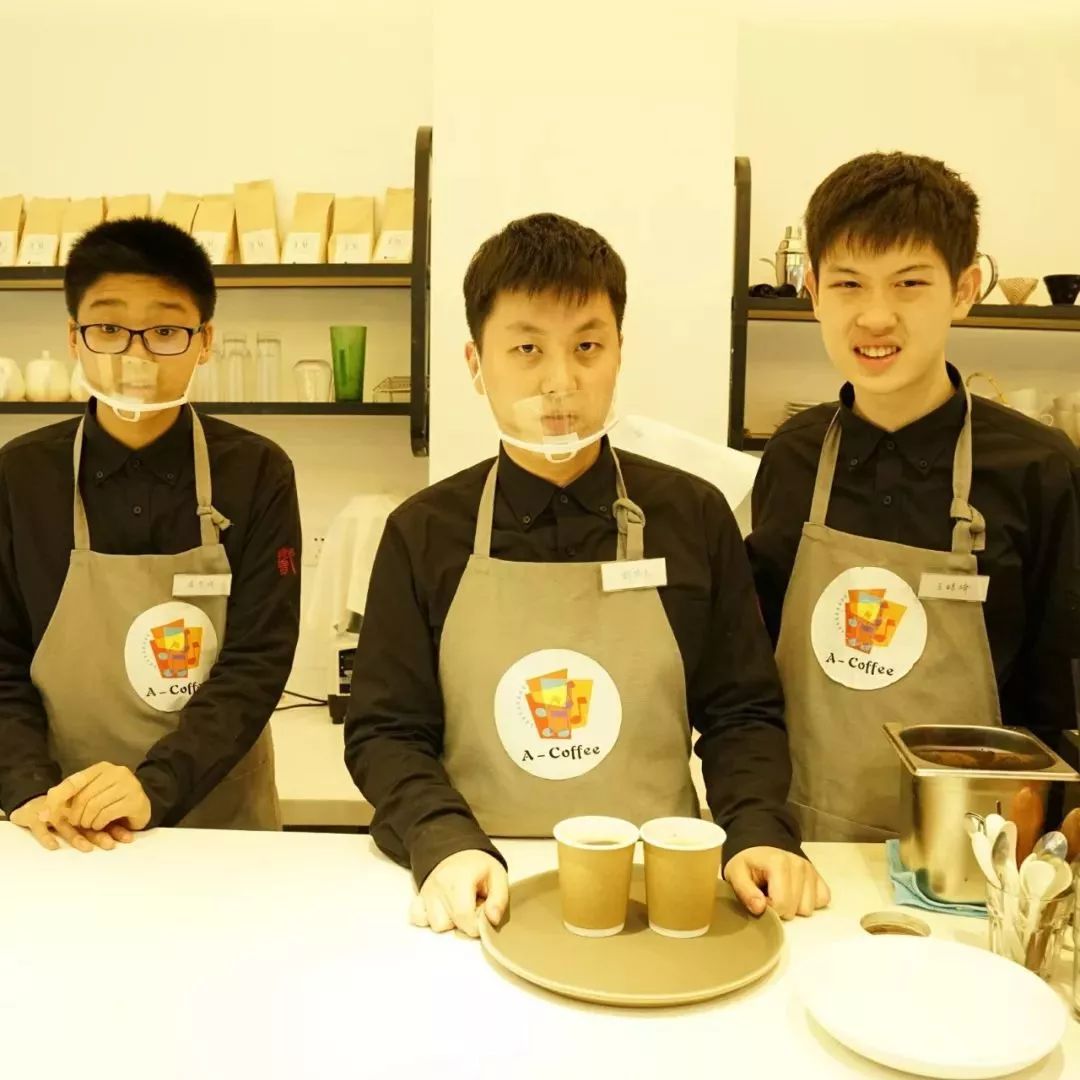 心疼！上海“孤独咖啡店”突然停业，特殊“服务员”还能继续上班吗？