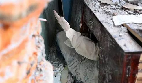 汶川感人催人泪下的事,汶川令人瞬间泪下的故事