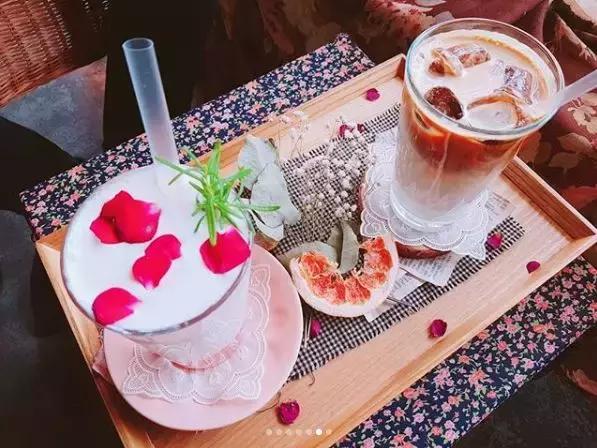 为喜欢自拍的小仙女打造的咖啡店！据说90%的韩国妹子都去打过卡