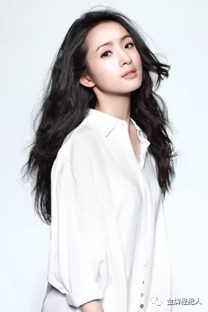 从腹黑助攻到绝对c位，施予斐如何步步“攻略”百变角色？