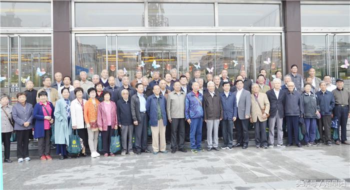 阜阳市老年专家协会参观调研阜阳商厦