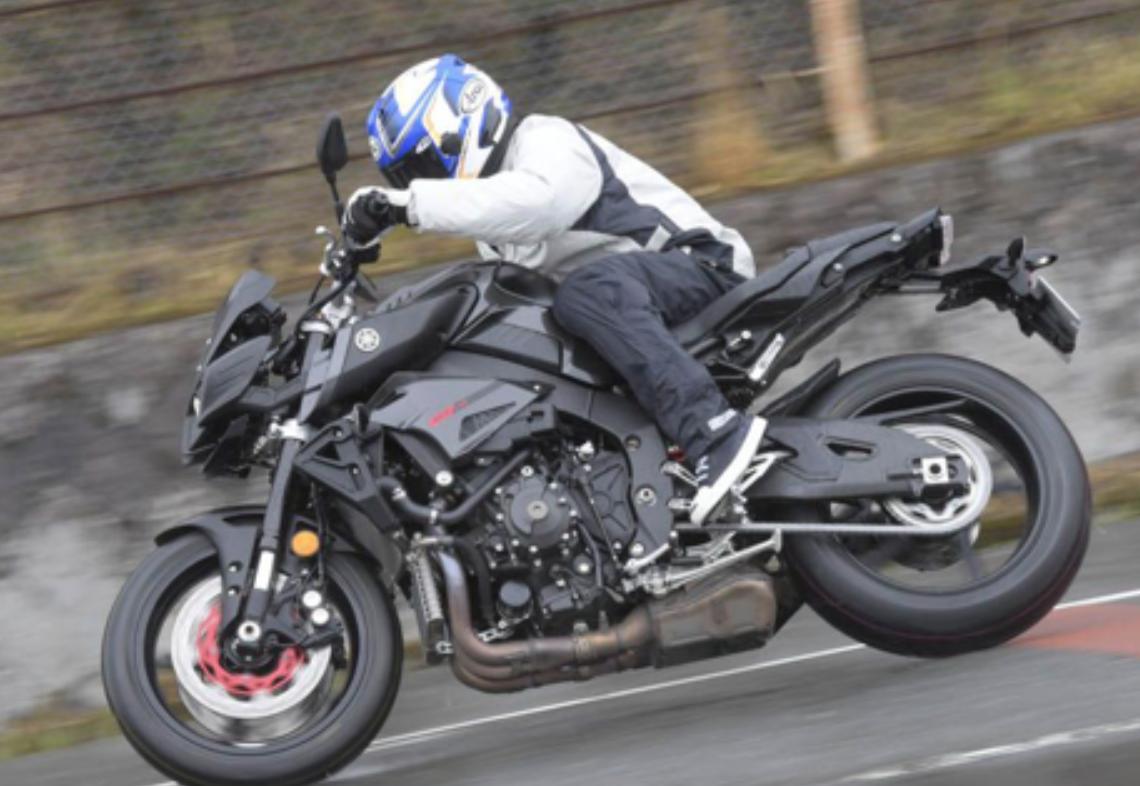 本田cb1000r街头,本田cb1000rvs川崎z900rs