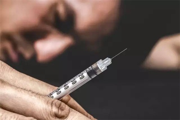 吸毒后产生幻觉原因,吸毒后的幻觉有什么危害