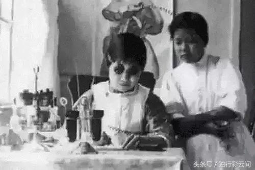 民国最酷的爸妈，嘻嘻哈哈教育孩子，却把四个女儿教成了著名教授