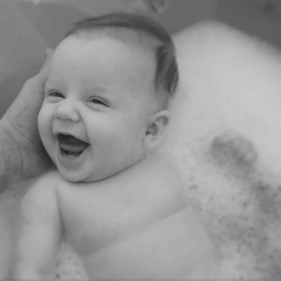 天天给小孩洗澡为什么还臭,天天给孩子洗澡会造成湿气重吗