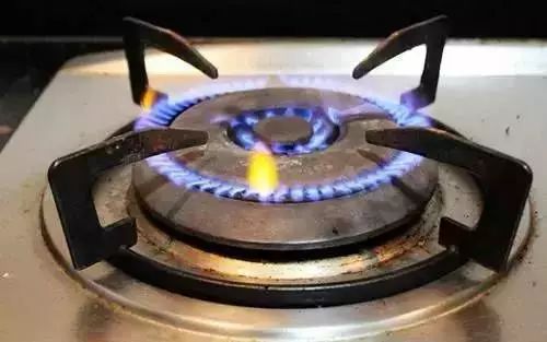 电蚊拍+杀虫剂=？家中多处禁用*剂喷**，千万不能掉以轻心！