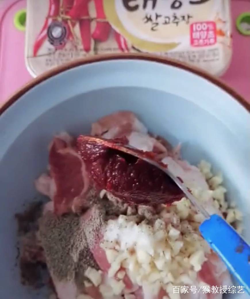 老东北美食韩式烤五花肉,韩国首尔街头美食韩式烤五花肉