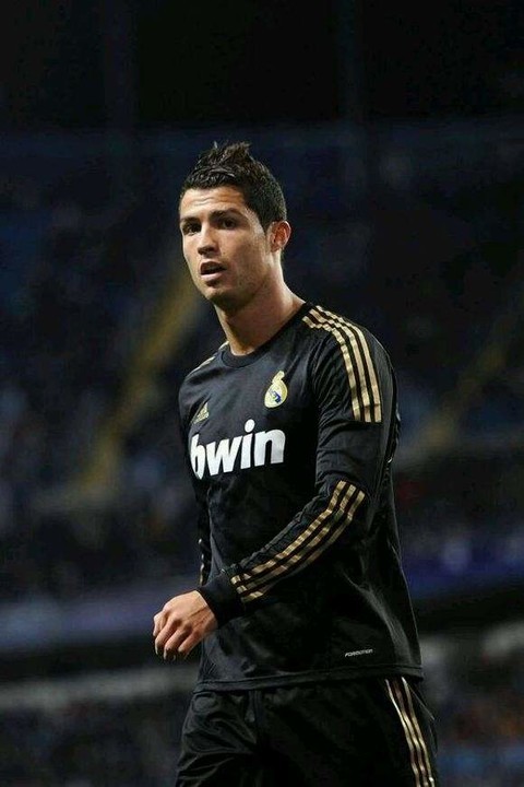 超帅c罗壁纸手机超清,足球男生c罗壁纸卡通人物