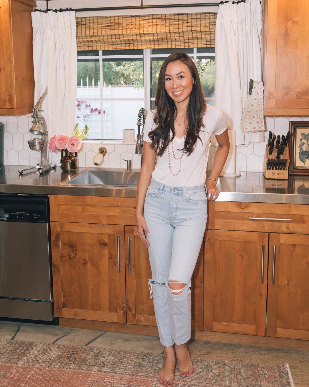 破洞牛仔裤的穿搭技巧,破洞牛仔裤的穿搭示范