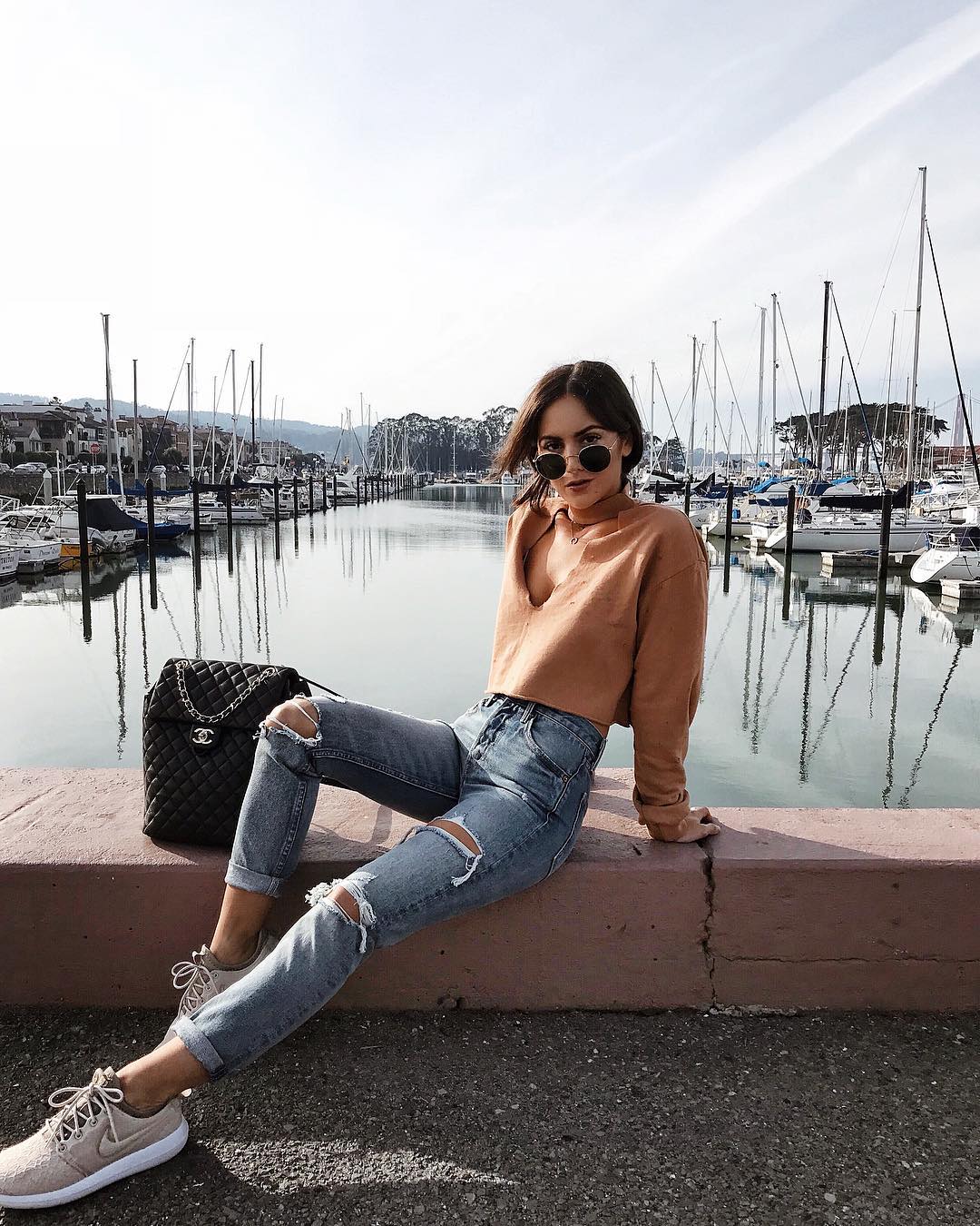 破洞牛仔裤的穿搭技巧,破洞牛仔裤的穿搭示范